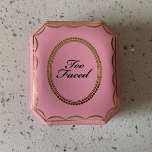 Too Faced Diamond Light Highlighter